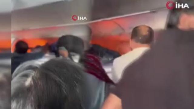 Yer: Hindistan! Uçakta panik anları, bir anda alevler yükselmeye başladı