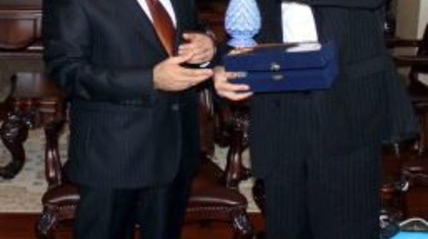 İran b&uuml;y&uuml;kel&ccedil;isinin f&uuml;ze kalkanı cevabı: Batılıların g&ouml;z&uuml; k&ouml;r olsun