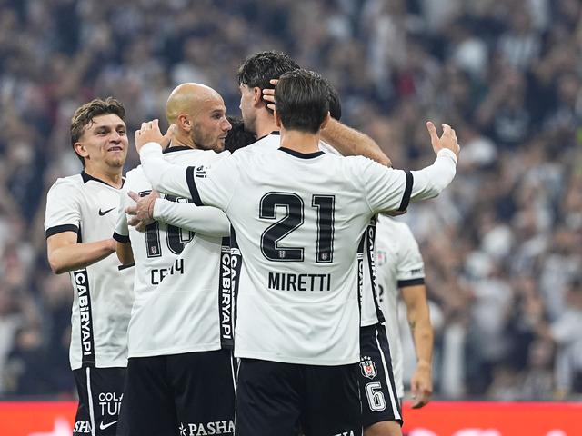 Beşiktaş zirve takibini s&uuml;rd&uuml;rd&uuml;!