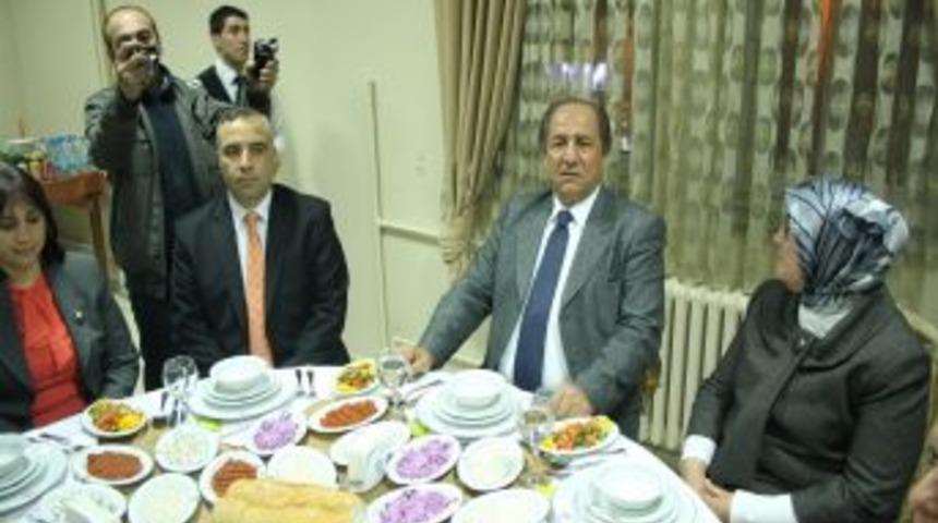 Vanlı depremzedeler iş istiyor