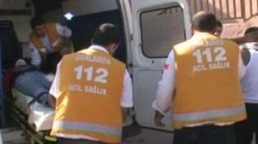 İnşaat demiri ile yaraladı