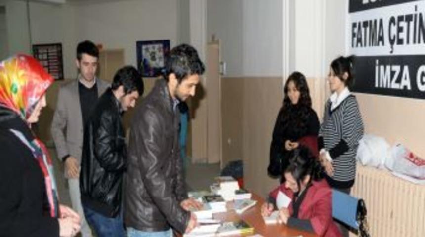 Eğitimci-Yazar Kabadayı, OM&Uuml;&rsquo;de d&uuml;zenlenen imza g&uuml;n&uuml;ne katıldı