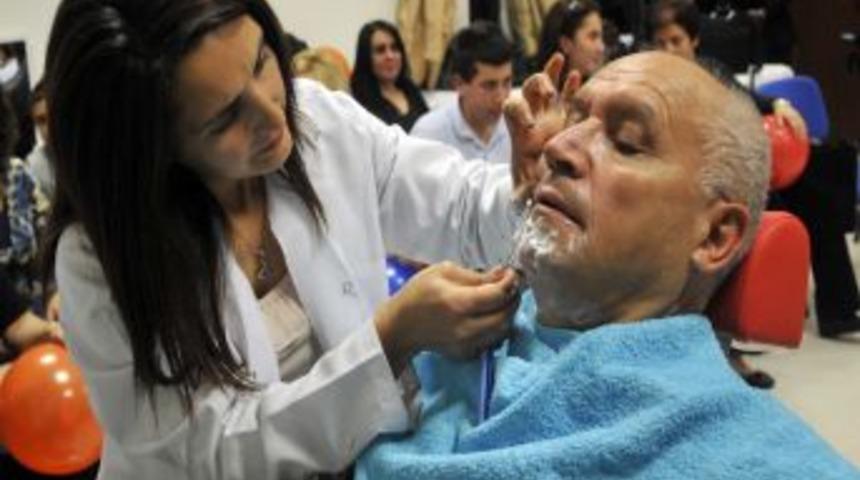 Yenimahalle'de bayanlar, berberliğin inceliklerini &ouml;ğreniyor