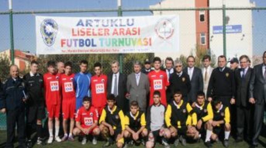 Mardin'de emniyet m&uuml;d&uuml;rl&uuml;ğ&uuml; katkısıyla turnuva d&uuml;zenlendi