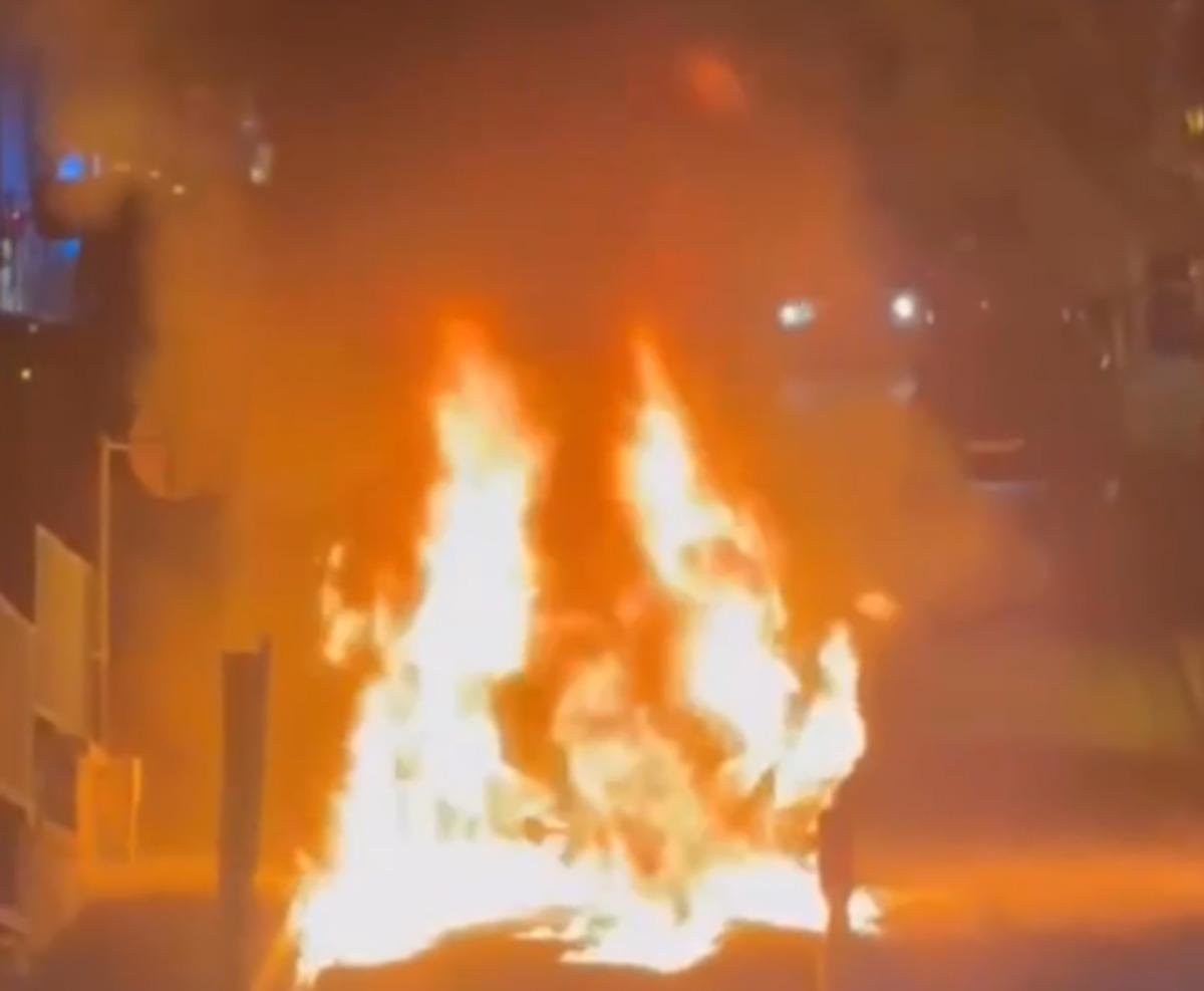 Yer: İstanbul! Seyir halindeki hafif ticari araç alev alev yandı 2