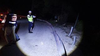 Son dakika: Antalya'da facia! Bariyerleri aşan ara&ccedil; u&ccedil;uruma u&ccedil;tu: 2 &ouml;l&uuml;