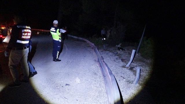 Antalya'da facia! Bariyerleri aşan araç uçuruma uçtu: 2 ölü