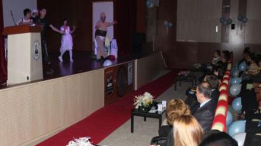 Erzurum'da &ccedil;ocuklar, aşırı şişmanlığa karşı tiyatro ile eğitildi