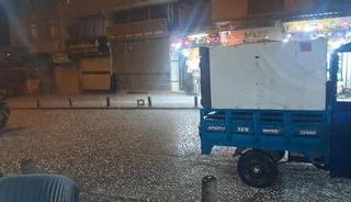 Kilis'te aniden bastırdı! Yollar beyaza b&uuml;r&uuml;nd&uuml;