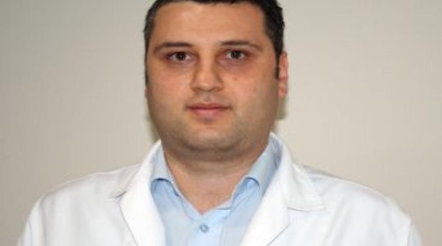 Dr. &Ccedil;am: Stres, el titremesini arttırıyor