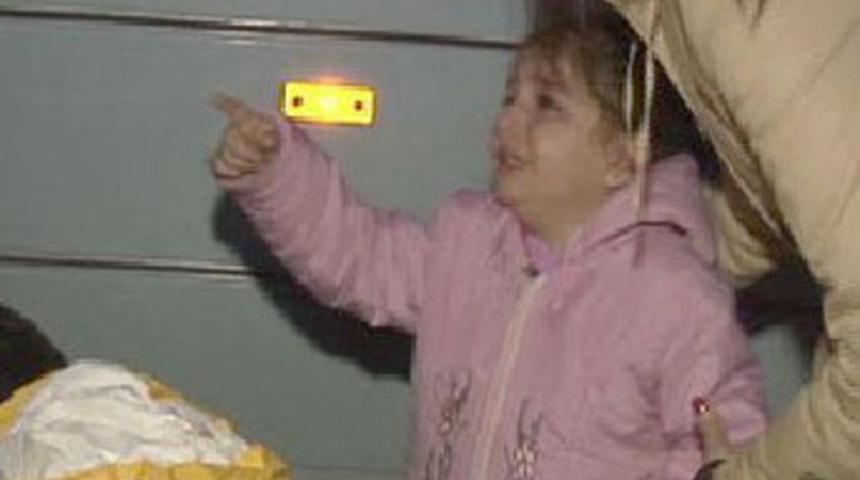 Annesine &ccedil;arpan şof&ouml;r&uuml; g&ouml;sterip g&ouml;zyaşı d&ouml;kt&uuml;