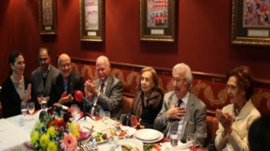 Osmanlı hanedan mensupları yemekte buluştu