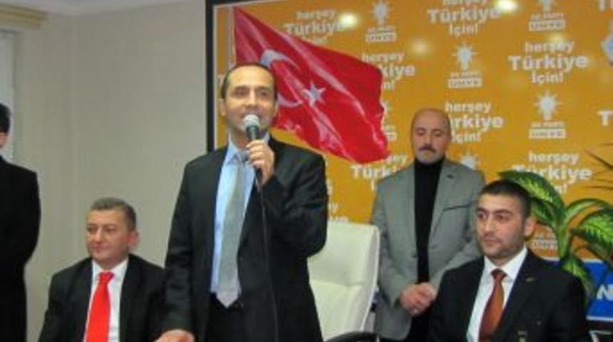 &Uuml;nye&rsquo;de, AK Parti&rsquo;ye &uuml;ye i&ccedil;in 200 kişi form doldurdu