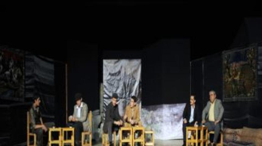 'Elif Ana' tiyatro severlerden tam not aldı