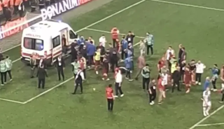 1. Lig'de korkutan olay! Nefessiz kaldı, ambulans &ccedil;ağrıldı
