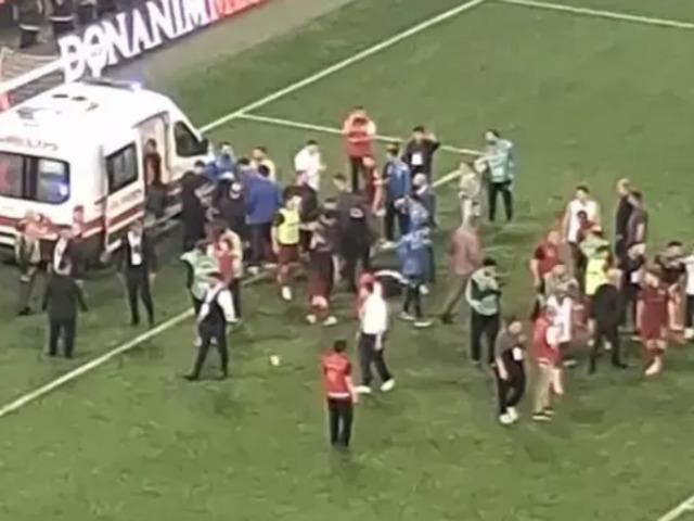 1. Lig'de korkutan olay! Nefessiz kaldı, ambulans &ccedil;ağrıldı
