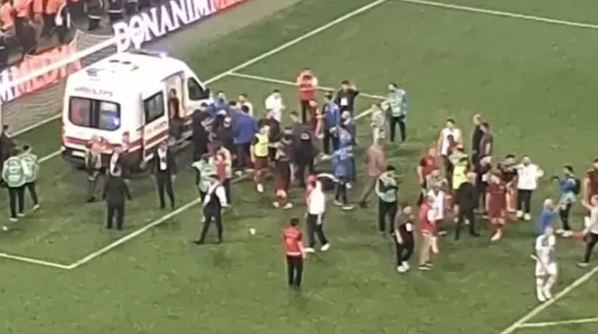 1. Lig'de korkutan olay! Nefessiz kaldı, ambulans &ccedil;ağrıldı