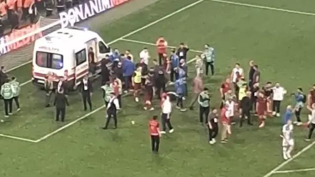 1. Lig'de korkutan olay! Nefessiz kaldı, ambulans çağrıldı