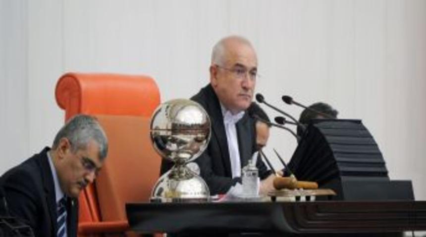 TBMM Başkanı &Ccedil;i&ccedil;ek: Umarım Fransa'daki oylamada sağduyu &ouml;ne &ccedil;ıkar