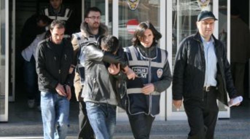 Şırnak'ta polis 62 kilogram esrar ele ge&ccedil;irdi