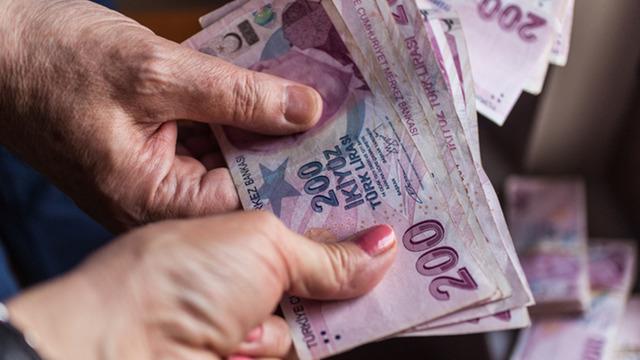 Emekliler için rakamlar güncellendi! Bankalar sıraya girdi: 35 bin TL'ye hemen hesaplara yatırılıyor