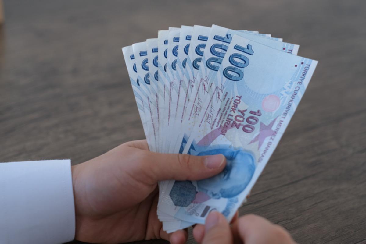 Emekliler i&ccedil;in rakamlar g&uuml;ncellendi! Bankalar sıraya girdi: 35 bin TL ye hemen hesaplara yatırılıyor 1