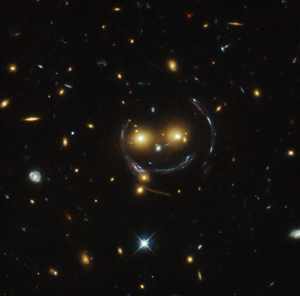 NASA dan gülümseyen galaksi paylaşımı 1