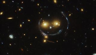 NASA'dan 'g&uuml;l&uuml;mseyen galaksi' paylaşımı