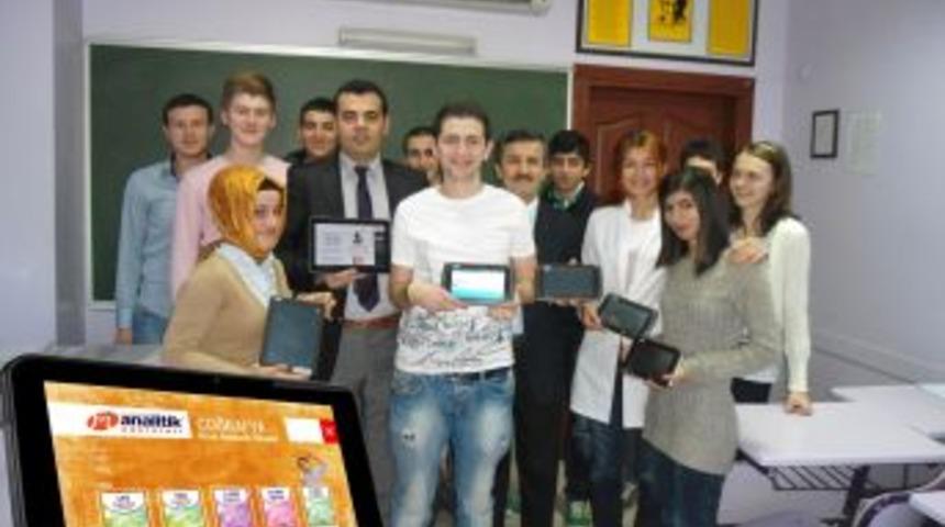 Pianalitik yayınlarının tamamı dijital ortamda