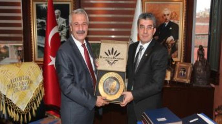 CHP Genel Başkan Yardımcısı, ikna turuna Karabağlar&rsquo;da devam etti