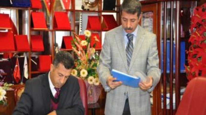 Belediye, s&uuml;p&uuml;rge makinesi ve yemek alım ihalesi yaptı