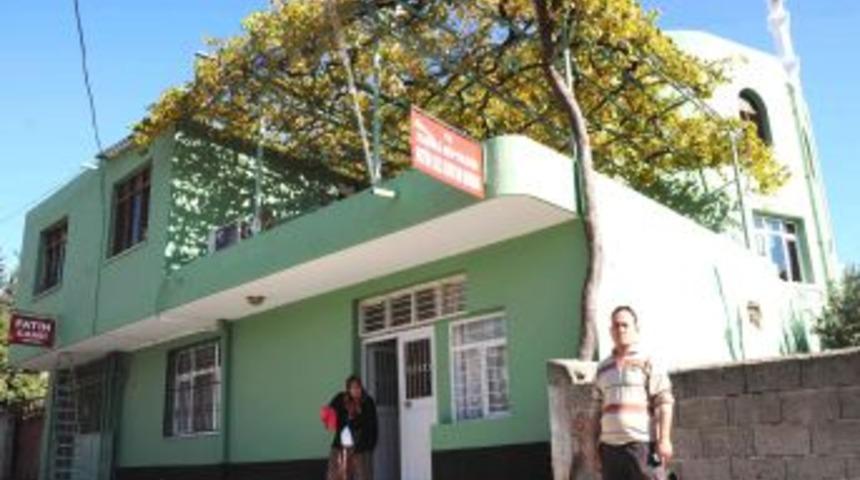 Kadirli Belediyesi Fatih Camii'ne bakım yaptırıyor