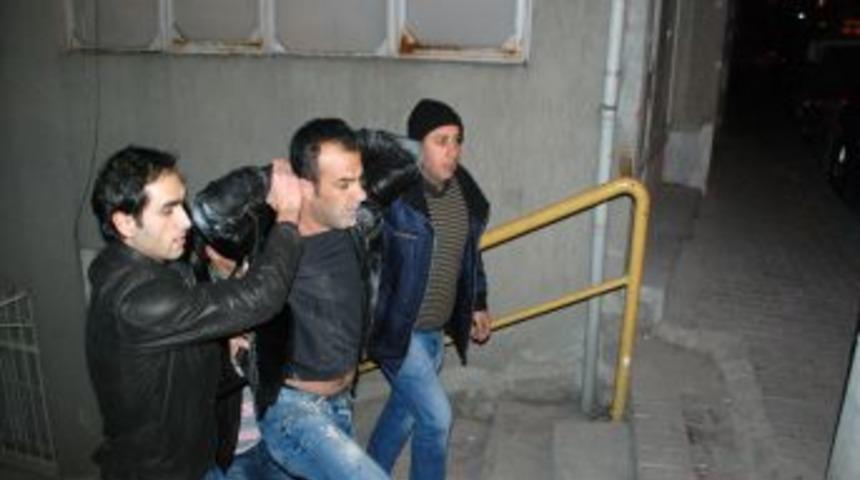 İzmir polisi şafak operasyonuyla su&ccedil; &ouml;rg&uuml;t&uuml;n&uuml; &ccedil;&ouml;kertti