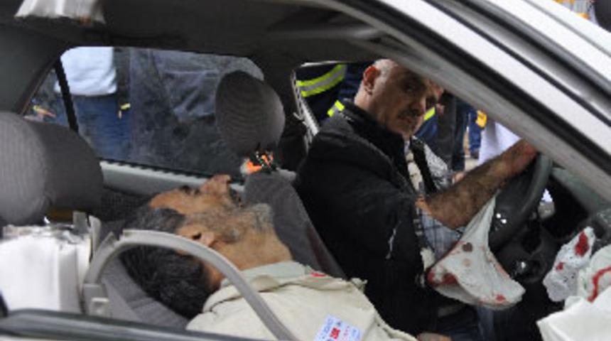 Hacdan d&ouml;nen &ccedil;ift kazada &ouml;ld&uuml;