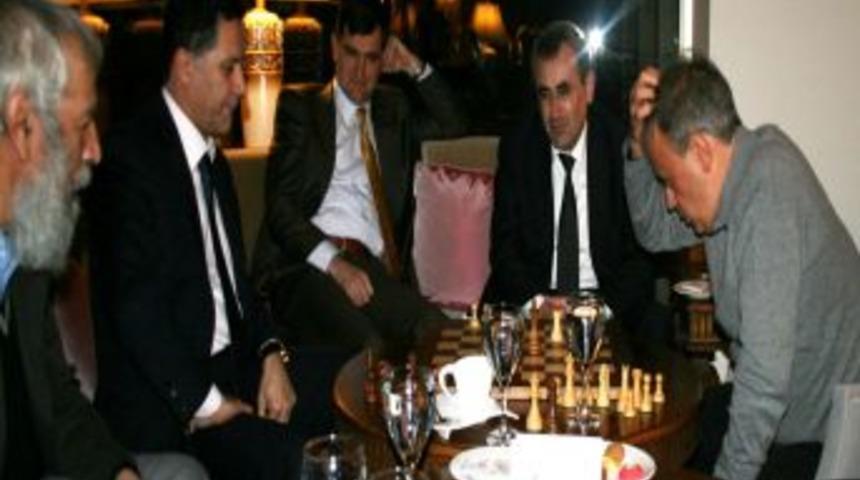 Mardin Valisi Ayvaz, FIDE&rsquo;den tam not aldı