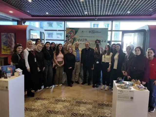 ‘Sanatın Dilinden Hayata’ sergisi ziyarete açıldı