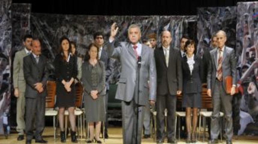 Azerbaycan'ın bağımsızlığının 20. yıld&ouml;n&uuml;m&uuml; tiyatroyla kutlandı