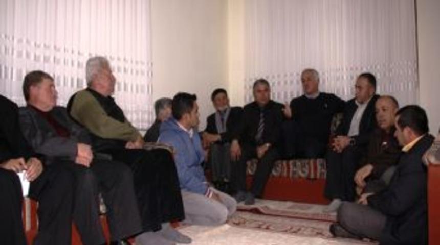 Başkan &Ouml;zden ev ziyaretlerini s&uuml;rd&uuml;r&uuml;yor