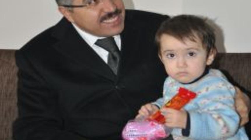 Vali Ali &Ccedil;ınar, depremzede aileleri ziyaret etti