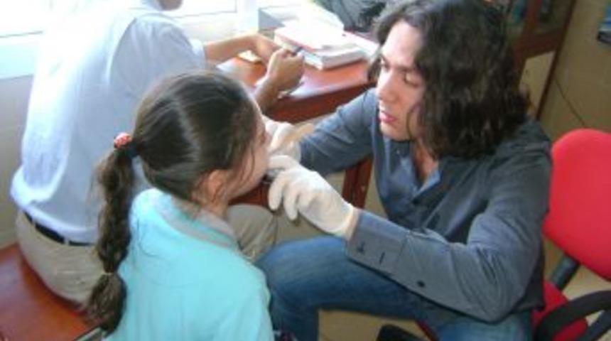 Elma ve peynir yiyen &ccedil;ocukların dişleri daha sağlıklı