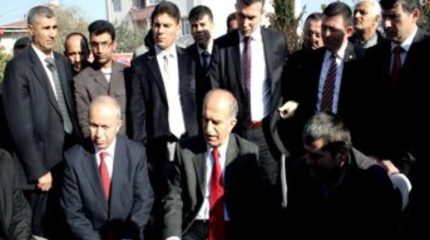 Vali, Gizem&rsquo;in ailesini ziyaret etti: Duyunca lokmalar boğazıma dizildi