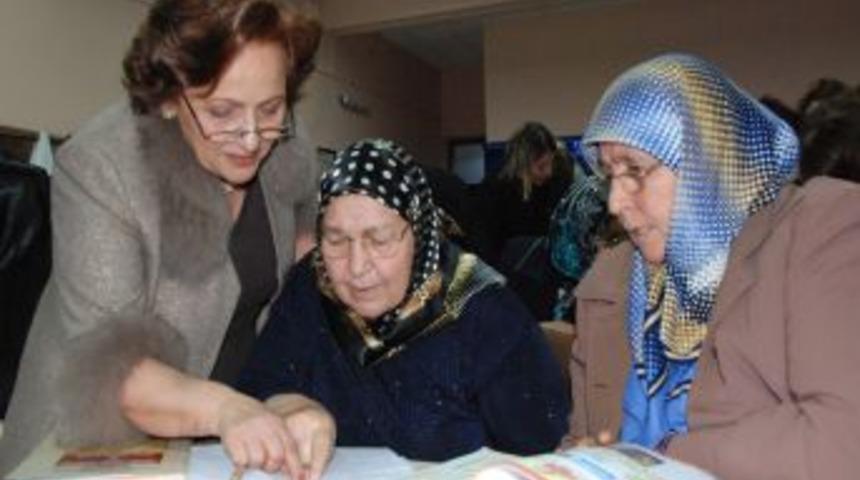 Vali Yüksel'in eşi şehit aileleriyle buluştu