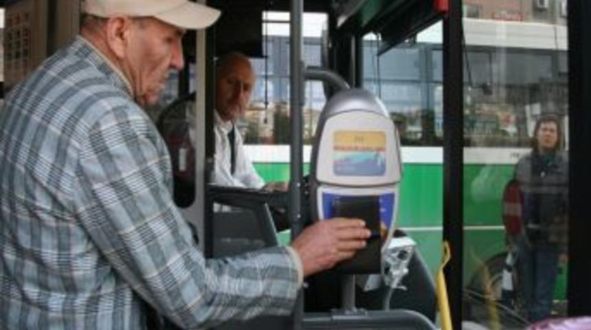 İzmit ve Derince'de halk otob&uuml;s&uuml;ne paralı binişler kaldırılıyor