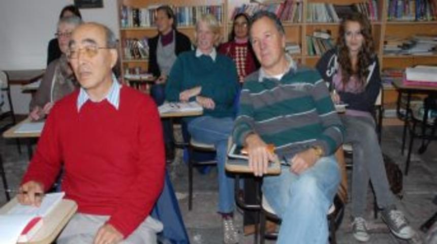 Yabancılar, alışverişte zorlanmamak i&ccedil;in T&uuml;rk&ccedil;e &ouml;ğreniyor