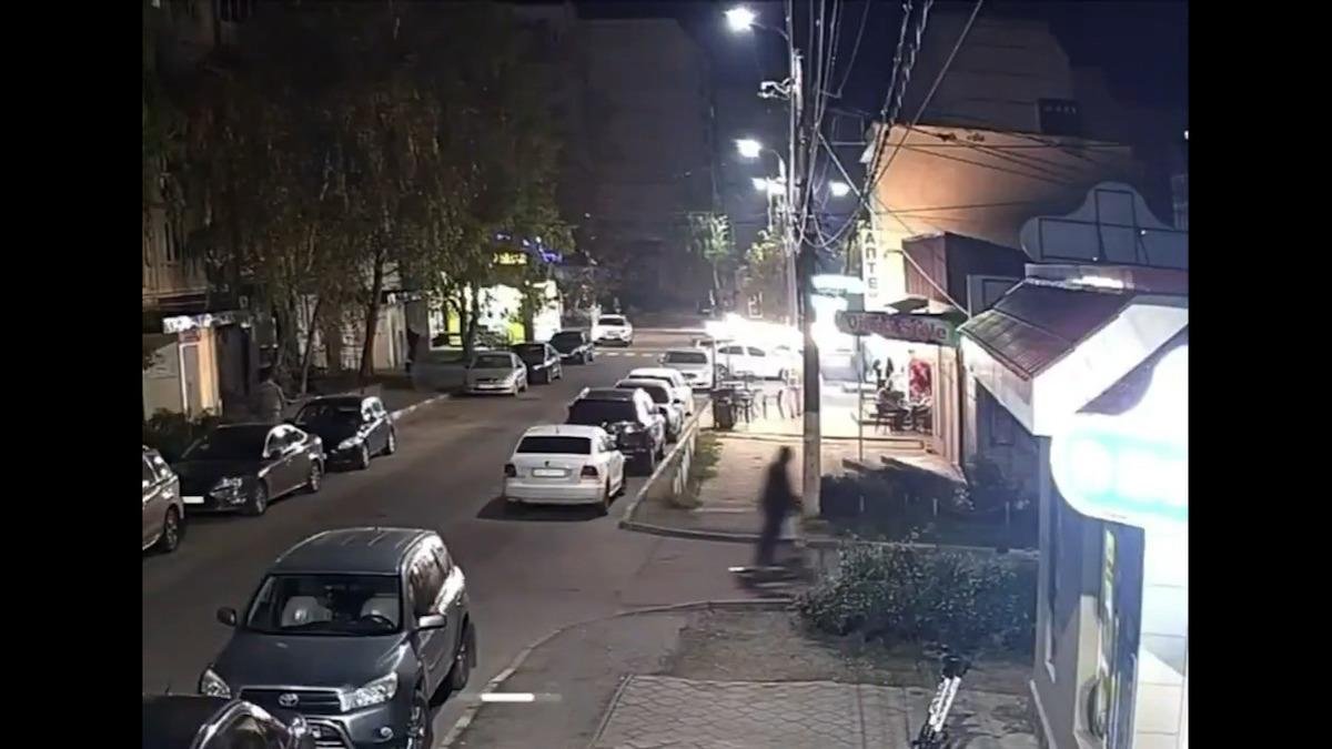 Rusya Harkov da marketi vurdu! Alışveriş yapan kadına f&uuml;ze attılar: İşte dehşet anları! 3