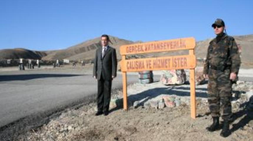 Kazma k&uuml;rek &ccedil;alışıp kendi eğitim alanlarını inşa ettiler