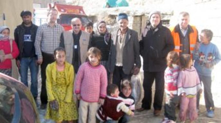 Vanlı depremzedeler: Ziyaretiniz gelen yardımlardan daha &ouml;nemli