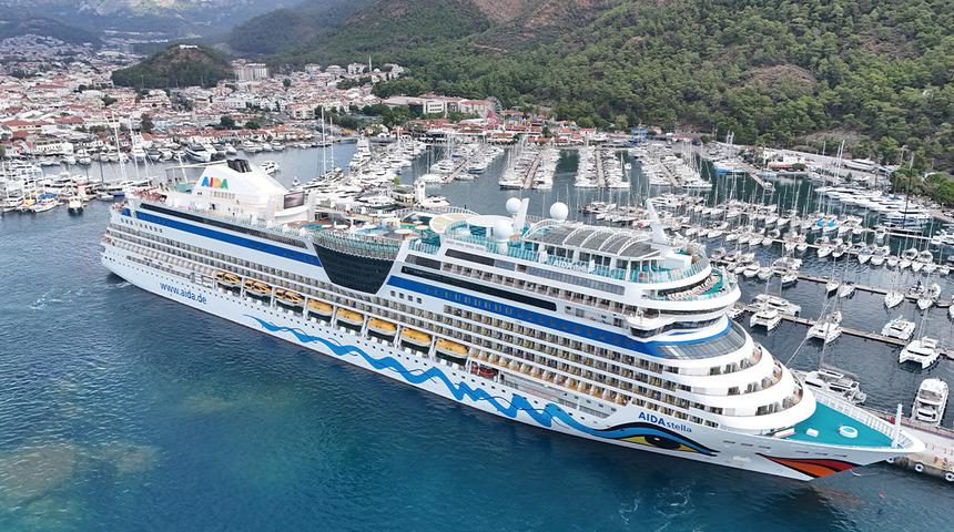 Marmaris'e "Aida Stella" kruvaziyeri 2 bin 370 turist getirdi