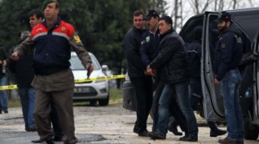 Ayhan &Ccedil;arkın&rsquo;ın işaret ettiği b&ouml;lgede polis k&ouml;pekleri arama yapıyor