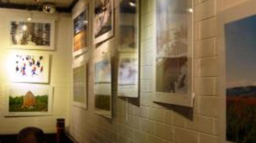 Depremzedeler yararına fotoğraf sergisi